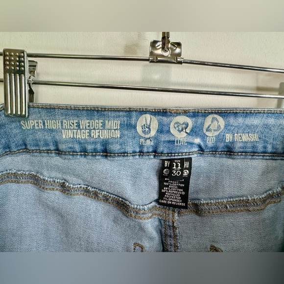 Rewash Jean Shorts ~ Size 11 - Picture 3 of 3